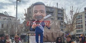 Άλκης Στέας: «Ευτυχείτε!» - Η φωνή του Πατρινού Καρναβαλιού επέστρεψε στην πλατεία Γεωργίου