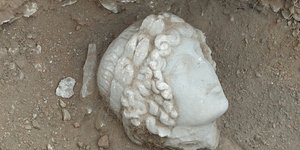 Μία κεφαλή άνδρα με δάφνινο στεφάνι 