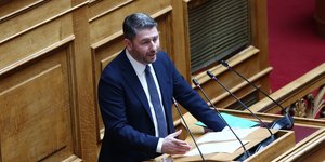 Ο Νίκος Ανδρουλάκης μιλά στη Βουλή