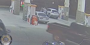 Mια νεαρή γυναίκα φέρεται να είναι θύμα απαγωγής, σε ένα συγκλονιστικό βίντεο από βενζινάδικο στην Αριζόνα