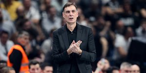 Ο Γιώργος Μπαρτζώκας στο ματς Παρτίζαν - Ολυμπιακός