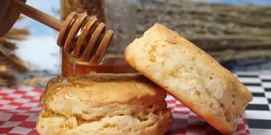 Συνταγή για νηστίσιμα μπισκότα με μέλι και κανέλα 