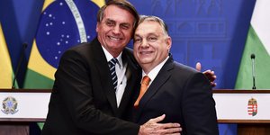 Ο πρώην πρόεδρος της Βραζιλίας, Ζαϊχ Μπολσονάρου με τον Ούγγρο πρωθυπουργό Βίκτορ Όρμπαν