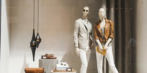 7 σημάδια που δείχνουν ότι το ρούχο που αγοράσατε δεν είναι καλής ποιότητας, σύμφωνα με fashion expert