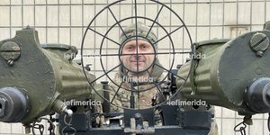 Γιούρι Τσουμάκ, δικαστής του Ανωτάτου Δικαστηρίου σε αντιαεροπορικό άρμα 