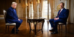 Ο πρώην πρόεδρος των ΗΠΑ, Ντόναλντ Τραμπ και ο Νάιτζελ Φάρατζ