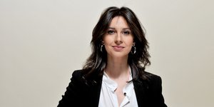 Η ποινικολόγος Τατιάνα Δουβαρά εκπρόσωπος Τύπου των ΔΗΜΟΚΡΑΤΩΝ 