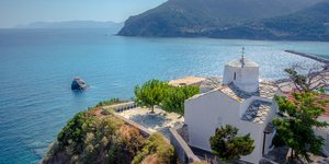 εκκλησακι στην σκοπελο