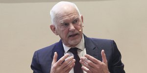 Ο Γιώργος Παπανδρέου σε πάνελ του συνεδρίου «Μεταπολίτευση: 50 χρόνια μετά»