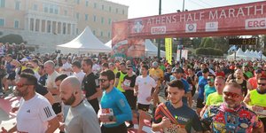 Η εκκίνηση στον Ημιμαραθώνιο της Αθήνας
