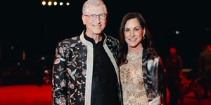 O Μπιλ Γκέιτς με την σύντροφό του Πόλα Χαρντ στους προγαμιαίους εορτασμούς για το γάμο του γιου του πλουσιότερου Ινδού