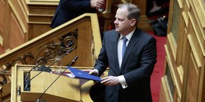 Ο Κώστας Καραμανλής στο βήμα της Βουλής