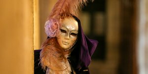 Χειροποίητες στολές και μάσκες στο καρναβάλι στην Κέρκυρα