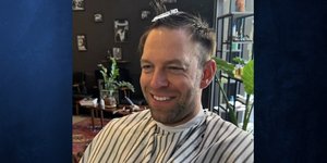 Tik Tok Κασσελάκη με το κούρεμα και το ξύρισμα πριν πάει φαντάρος στη Θήβα