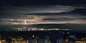 Χιλιάδες κεραυνοί έπεσαν στην Πιερία