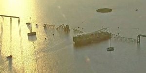 Αδιανόητες εικόνες καταστροφής από την κατάρρευση της γέφυρας στην Βαλτιμόρη