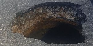 Η καθίζηση που υπέστη το οδόστρωμα στην οδό Καλλιρόης