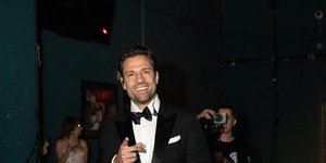 Ο Κωνσταντίνος Αργυρός χαμογελαστός