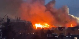 Μεγάλη φωτιά σε αστυνομικό τμήμα στο Λονδίνο