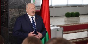 Ο Λουκασένκο μιλά σε δημοσιογράφους