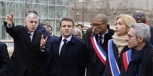 Ο Εμμανουέλ Μακρόν ξεναγείται στο Ολυμπιακό Χωριό