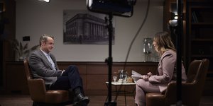 O Κυριάκος Μητσοτάκης δίνει τηλεοπτική συνέντευξη