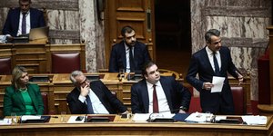 Ο Κυριάκος Μητσοτάκης δίπλα στον Κυριάκο Πιερρακάκη και τον Μάκη Βορίδη