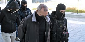 Ενοχος ο Ηλίας Μίχος για όλες τις κατηγορίες για την υπόθεση της 12χρονης στον Κολωνό, πλην αυτής της εμπορίας ανθρώπου