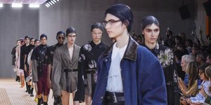 Πασαρέλα με μπουφάν