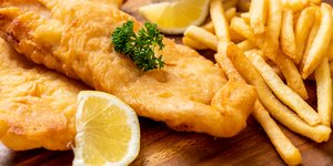 Μπακαλιάρος τηγανιτός με πατατες