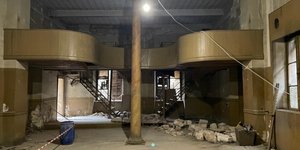 μπαζα μεσα σε ωδειο 