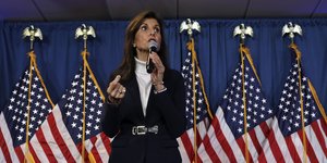 Η Νίκι Χέιλι κατά τη διάρκεια ομιλίας της