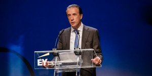 O Κρίστιαν Χατζημηνάς κατά την ευχαριστήρια ομιλία του