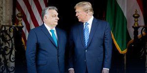 Ο Ούγγρος πρωθυπουργός Βίκτορ Όρμπαν και ο πρώην πρόεδρος των ΗΠΑ, Ντόναλντ Τραμπ