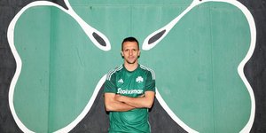 Ο Νεμάνια Μαξίμοβιτς με τη φανέλα του Παναθηναϊκού