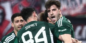 Παίκτες του Παναθηναϊκού πανηγυρίζουν στο «Γεώργιος Καραϊσκάκης»