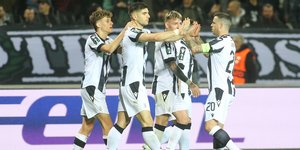 Οι παίκτες του ΠΑΟΚ πανηγυρίζουν 