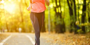 γυναίκα περπατάει