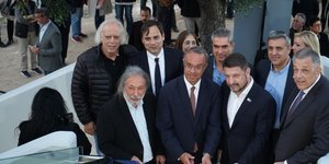 Εγκαίνια στο Χαϊδάριαπό Χαρδαλιά, Ταχιάο, Σταϊκούρα