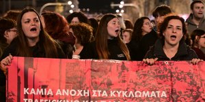 Γυναίκες σε διαμαρτυρία για την υπόθεση Κολωνού