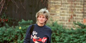 Η πριγκίπισσα Νταϊάνα, φορώντας φούτερ της Virgin Atlantic, φεύγει από το Chelsea Harbour Club, Λονδίνο, τον Νοέμβριο του 1995 /