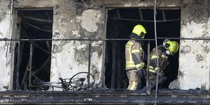 πυροσβεστες καμενο μπαλκονι