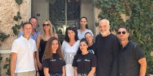 Η οικογένεια Τραμπ-Κούσνερ με τον Ράμα