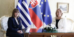 H Κατερίνα Σακελλαροπούλου με την Σλοβάκα ομόλογό της