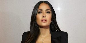 Η ηθοποιός Σάλμα Χάγιεκ με νέο look στο Instagram