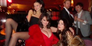 Η Σελένα Γκόμεζ με τις φίλες της