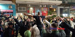 Θεσσαλονίκη: Ξέφρενο γλέντι για την Τσικνοπέμπτη