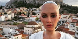 Το διάσημο ρομπότ Σοφία παραχώρησε συνέντευξη στον Γρηγόρη Αρναούτογλου