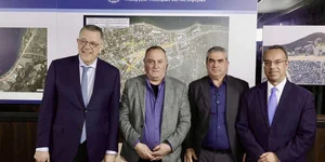 O Χρήστος Σταϊκούρας με στελέχη της τοπικής αυτοδιοίκησης Φθιώτιδας