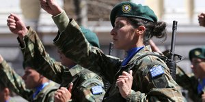 Τις επόμενες ημέρες το αρχικό σχέδιο για την εθελοντική στράτευση των γυναικών